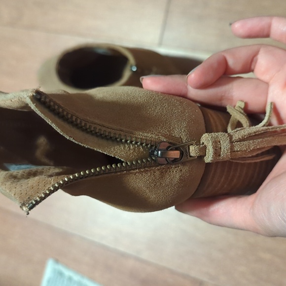 Toms suede tan booties, size 8.5 - Picture 6 of 6